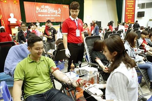 第十二次春红献血节吸引1.2万人参加。图自越通社 第十二次春红献血节吸引1.2万人参加。图自越通社