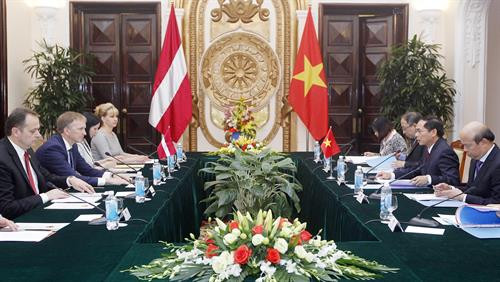 越南与拉脱维亚两国举行政治磋商。(图片来源:越通社) 越南与拉脱维亚两国举行政治磋商。(图片来源:越通社)
