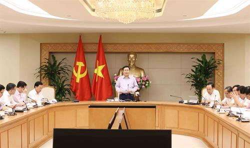 越南政府副总理王廷惠在会议上发表讲话。（图片来源：越通社）