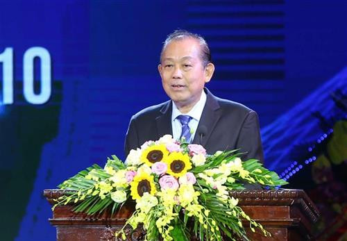 政府常务副总理张和平出席10·13越南企业家日庆祝活动。图自越通社