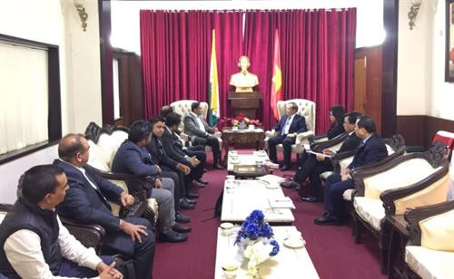 座谈会场景。图自互联网 座谈会场景。图自互联网