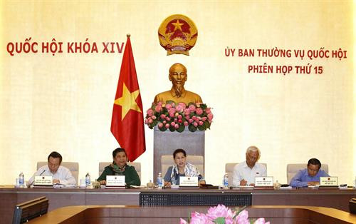越南国会主席阮氏金银主持召开第十四届国会常委会第15次会议。(图片来源:越通社) 越南国会主席阮氏金银主持召开第十四届国会常委会第15次会议。(图片来源:越通社)