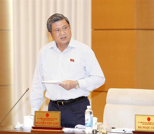 越南国会对外委员会主任阮文饶在会议上发表讲话。(图片来源:越通社) 越南国会对外委员会主任阮文饶在会议上发表讲话。(图片来源:越通社)