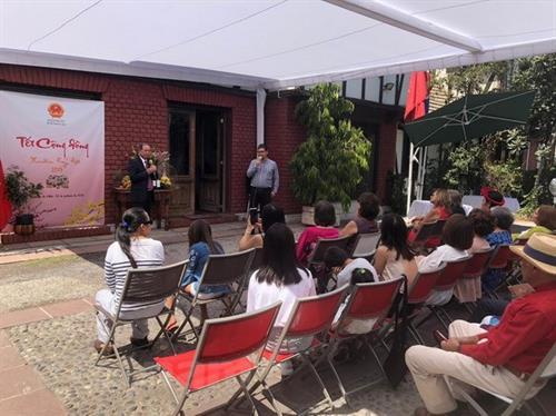 在智利举行的2019年迎春见面会。图自越通社 在智利举行的2019年迎春见面会。图自越通社