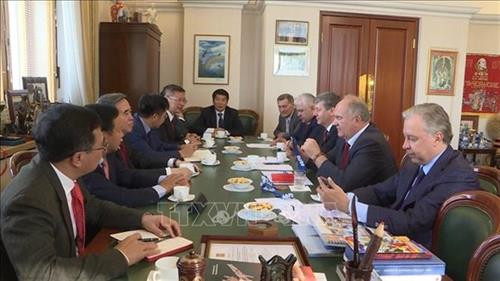 越南共产党代表团与俄罗斯联邦共产党代表团举行工作会谈。图自越通社