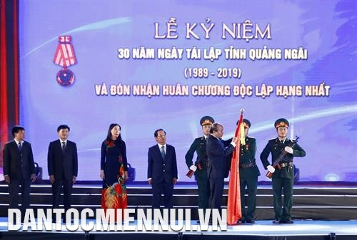 广义省重新建省30周年庆典于2019年7月1日举行。政府总理阮春福在庆典上已向该省授予一等独立勋章。记者 统一 摄 广义省重新建省30周年庆典于2019年7月1日举行。政府总理阮春福在庆典上已向该省授予一等独立勋章。记者 统一 摄