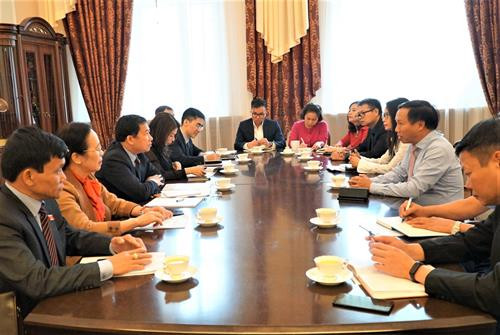 国会对外委员会代表团与俄越石油合资公司举行工作交谈。图自越通社