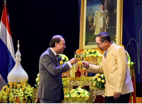 越南外交部副部长阮国勇和泰国驻越南特命全权大使塔尼·桑加特(右)一同出席活动。图自互联网 越南外交部副部长阮国勇和泰国驻越南特命全权大使塔尼·桑加特(右)一同出席活动。图自互联网