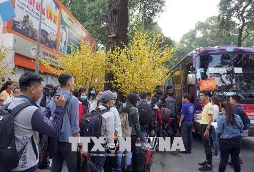 “春节班车”活动送数千名大学生回家过年。（图片来源：越通社）