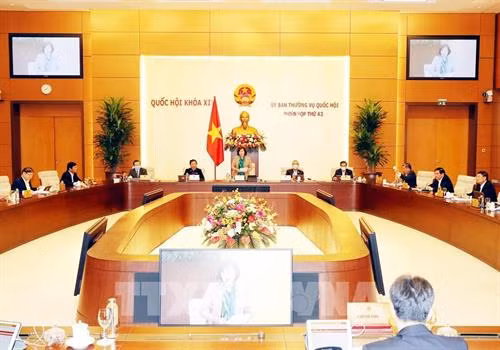 3月23日,越南国会主席阮氏金银主持召开国会常务委员会第43次会议。图自越通社 3月23日,越南国会主席阮氏金银主持召开国会常务委员会第43次会议。图自越通社