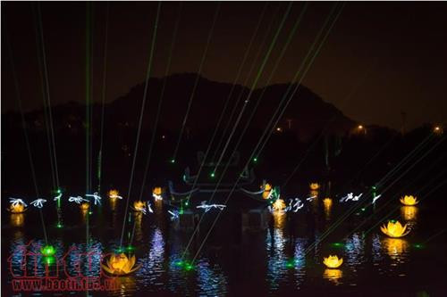 越南首个实景演出舞台亮相。（图片来源：信息报）