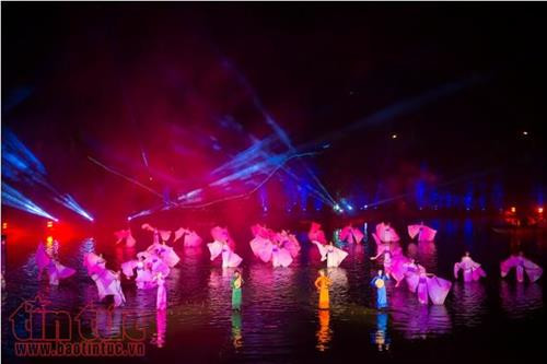 越南首个实景演出舞台亮相。（图片来源：信息报）