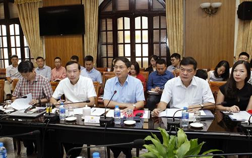 越南外交部常务副部长、组委会主任裴青山主持会议。 图自越通社