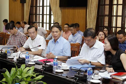 越南外交部常务副部长、组委会主任裴青山主持会议。 图自越通社
