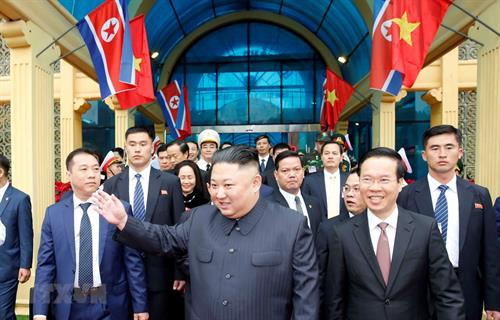 朝鲜最高领导人金正恩抵达越南谅山省。图自越通社