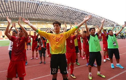 越南男足队以4比0击败菲律宾男足队。(图片来源:越通社) 越南男足队以4比0击败菲律宾男足队。(图片来源:越通社)