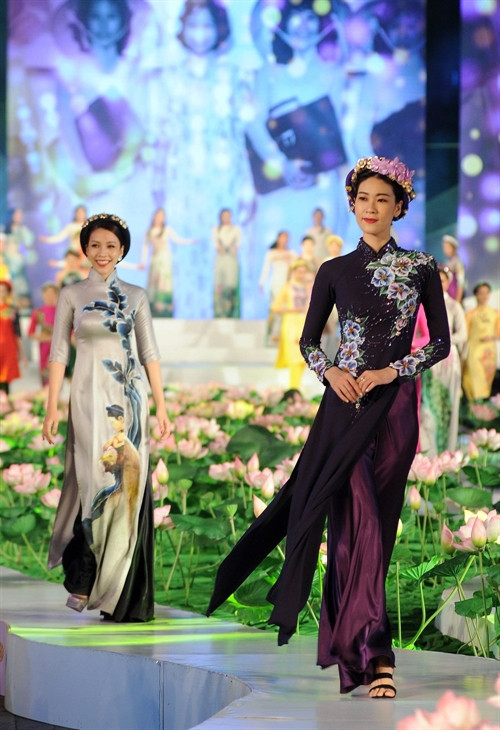 奥戴走秀。(图片来源:越通社) 奥戴走秀。(图片来源:越通社)