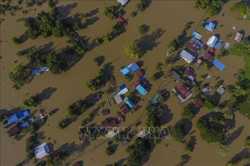 泰国遭遇暴雨洪水袭击导致数万人撤离。图自越通社