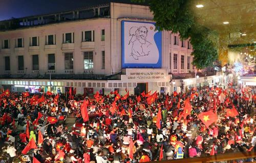 举国欢腾庆祝越南U23晋级决赛。(图片来源:因特网) 举国欢腾庆祝越南U23晋级决赛。(图片来源:因特网)