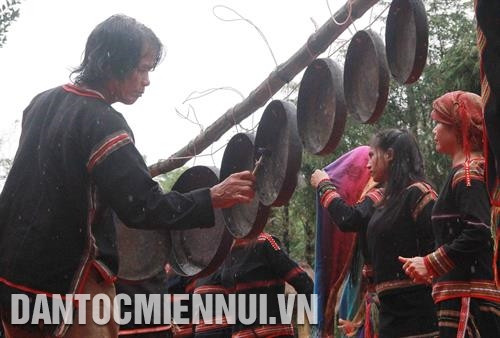 邦美蜀市注重发展高科技农业。记者 范强 摄 邦美蜀市居民的物质和精神生活水平日益提高。记者 范强 摄 邦美蜀市注重发展高科技农业。记者 范强 摄 邦美蜀市居民的物质和精神生活水平日益提高。记者 范强 摄