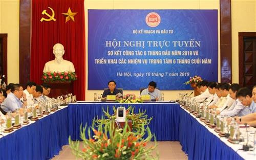 越南计划与投资部18日在河内举行2019年上半年工作总结和下半年任务部署会议。图自越通社 越南计划与投资部18日在河内举行2019年上半年工作总结和下半年任务部署会议。图自越通社