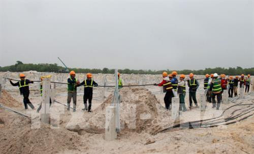 广治省首家太阳能发电厂建设项目正在加快进行中 图自越通社