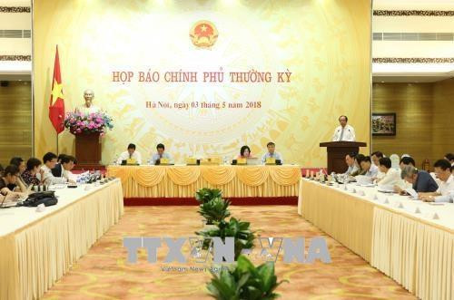 2018年4月份政府例行记者会场景。（图片来源：越通社）