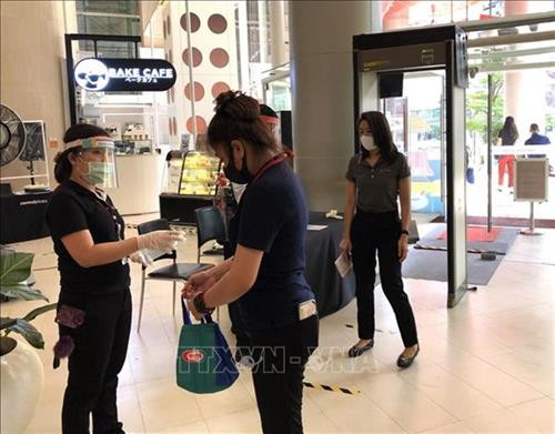 泰国可能限制同时进入购物中心的人数。图自越通社