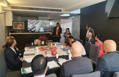 会见场景。图自http://vpubnd.daklak.gov.vn/