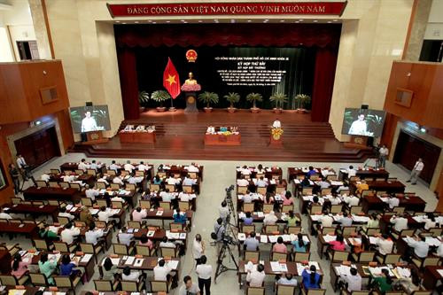 第九届胡志明市人民议会第七次会议场景。（图片来源：越通社）