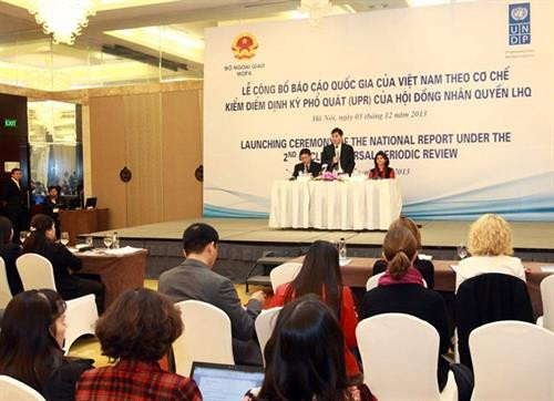 附图：2013年12月举行的联合国人权理事会对越南第二轮普遍定期审议报告公布仪式场景。（图片来源：越通社）