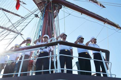 越南海军学院工作组圆满结束海上训练和访问柬泰两国之行。（图片来源：人民军报）