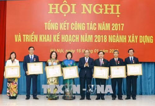 越南政府总理阮春福出席越南建设部2017年工作总结和2018年任务部署会议。越通社记者统一 摄