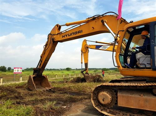 边和机场橙毒剂污染地。（图片来源于互联网）