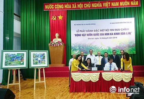 “Kon Ka Kinh 国家园林动物” 纪念邮票首发式。(图片来源：https://infonet.vn）