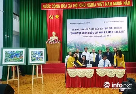 “Kon Ka Kinh 国家园林动物” 纪念邮票首发式。(图片来源：https://infonet.vn）