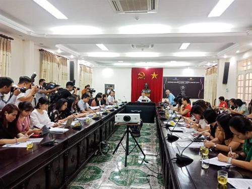 新闻发布会全景。图自越通社