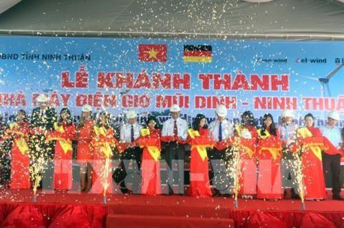 颖角风电厂竣工仪式。图自越通社