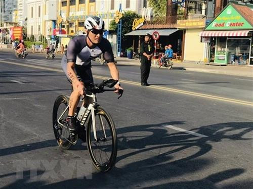 参加骑车赛项的运动员。图自越通社 参加骑车赛项的运动员。图自越通社