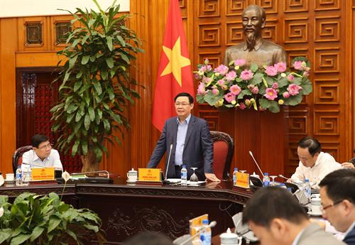 越南政府副总理王廷惠在会议上发言。图自因特网