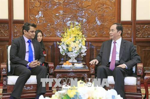 越南国家主席陈大光(左)会见塔塔集团越南公司总经理森古普塔。越通社记者 颜创 摄 越南国家主席陈大光(左)会见塔塔集团越南公司总经理森古普塔。越通社记者 颜创 摄