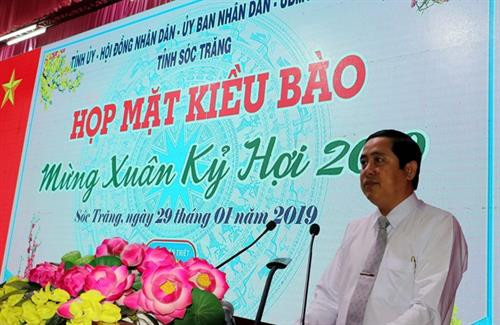 朔庄省人民委员会副主席吴雄发表讲话。（图片来源：越通社）