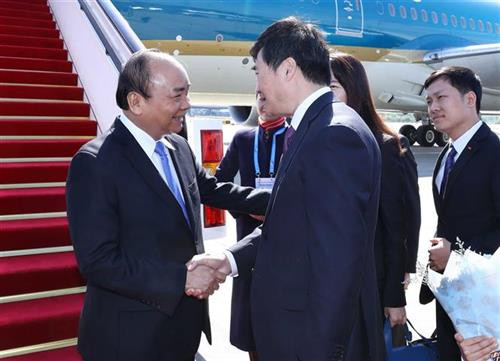 北京市领导代表、中国外交部领导代表员前往机场迎接。图自越通社 北京市领导代表、中国外交部领导代表员前往机场迎接。图自越通社