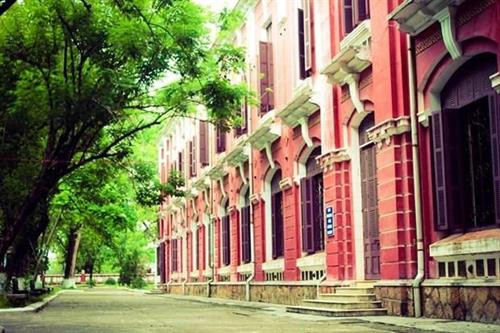 承天顺化省顺化国学重点高中学校。图自thpt-qhoc.thuathienhue.edu.vn