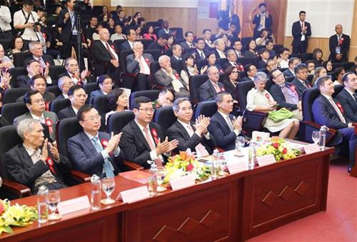 越共中央经济部长阮文平出席河内大学建校60周年纪念活动。图自越通社 越共中央经济部长阮文平出席河内大学建校60周年纪念活动。图自越通社