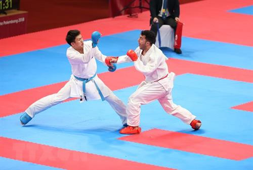 越南空手道选手阮明凤(左)发挥出色,在空手道男子 84公斤级决赛中夺得银牌。 图自越通社 越南空手道选手阮明凤(左)发挥出色,在空手道男子 84公斤级决赛中夺得银牌。 图自越通社