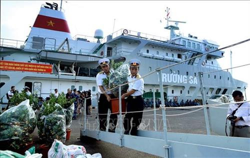 把年货送到长沙。图自越通社 把年货送到长沙。图自越通社