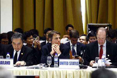 参加 第24届亚太经合组织(APEC)财长会的各位代表。(图片来源:越通社) 参加 第24届亚太经合组织(APEC)财长会的各位代表。(图片来源:越通社)