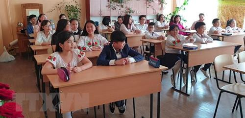 乌克兰首都基辅308号学校为正在Up&Go外语中心学习越南语。图自越通社 乌克兰首都基辅308号学校为正在Up&Go外语中心学习越南语。图自越通社