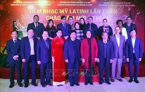 各位代表合影留念。图自越通社